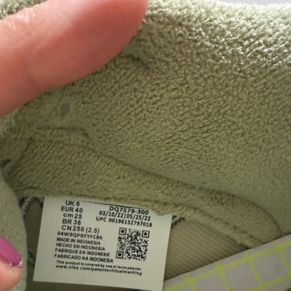 Nike Women's Sneakers - Green and White - Picture 5 of 5